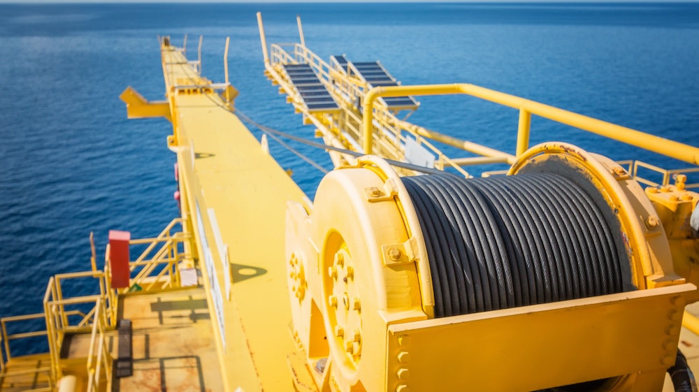 Pedestal crane winch